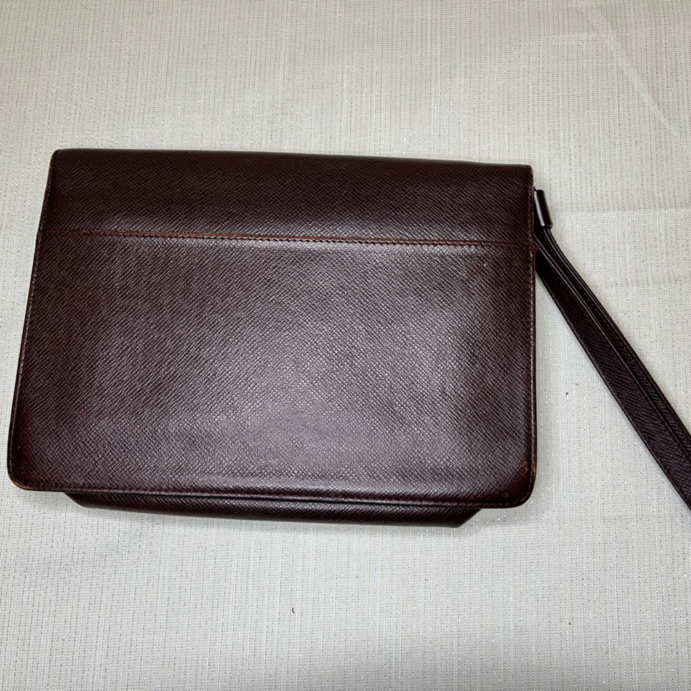 Louis Vuitton Taiga Selenga Pochette Clutch in Burgundy , COA included - Picture 15 of 15